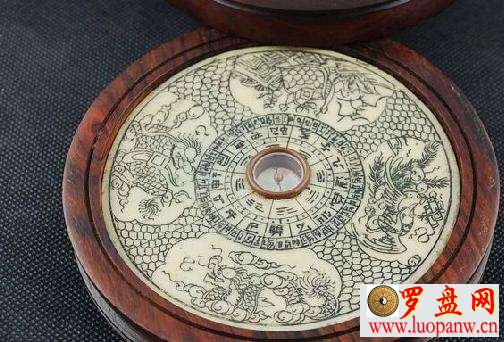  广东亿元贪官曾拿罗盘看风水