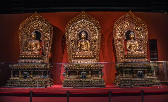 郑嘉颖发文妻子怀二胎郑嘉颖开心晒照抱二胎