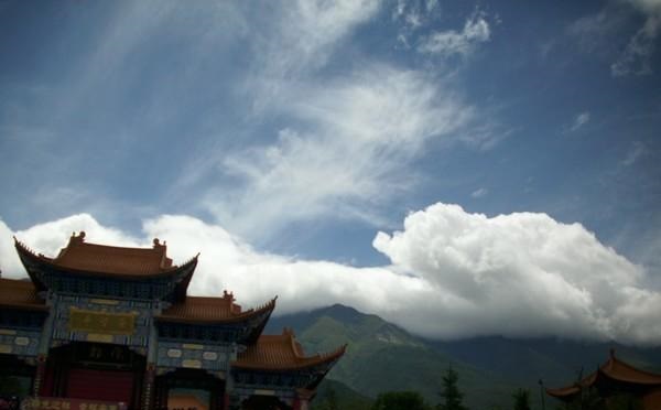 衣服风水知识大全图(处处需谨慎连衣服在风水上也有讲究)