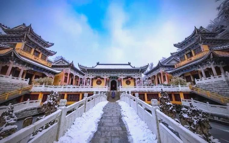 易烊千玺弟弟创世界纪录哥哥成为当红偶像，