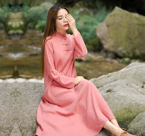 美军航母压境委内瑞拉 总统马杜罗街头热舞反击现场曝光