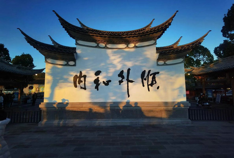 2025年属鸡白羊座的运势