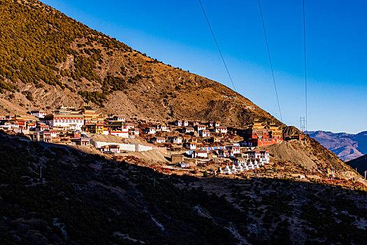 山岗上的别墅风水