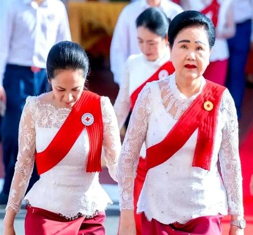 与手相关的甲骨文